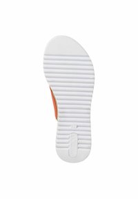 Semelle d'une chaussure, en matériau caoutchouc, de couleur blanche avec des rainures horizontales, taille 37 marquée, accents orange sur le côté.