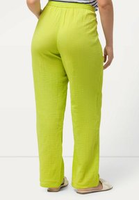 Klart gröna, löst sittande, strukturerade byxor med elastisk midja, med en rak bendesign och lätt material.