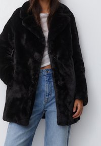 PULL&BEAR Korte frakker - black