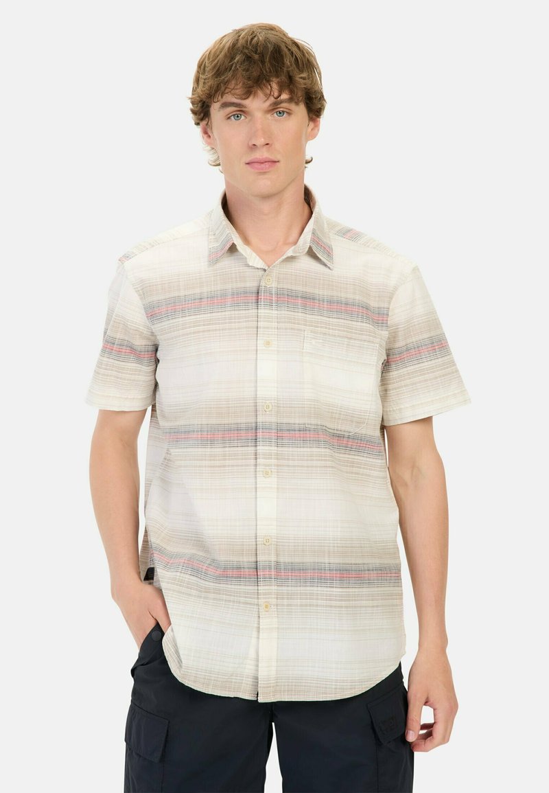 Kurzarm-Hemd mit Knopfleiste in Beige mit karierter Musterung, die graue und rote Linien aufweist. Enthält eine einzelne Brusttasche.