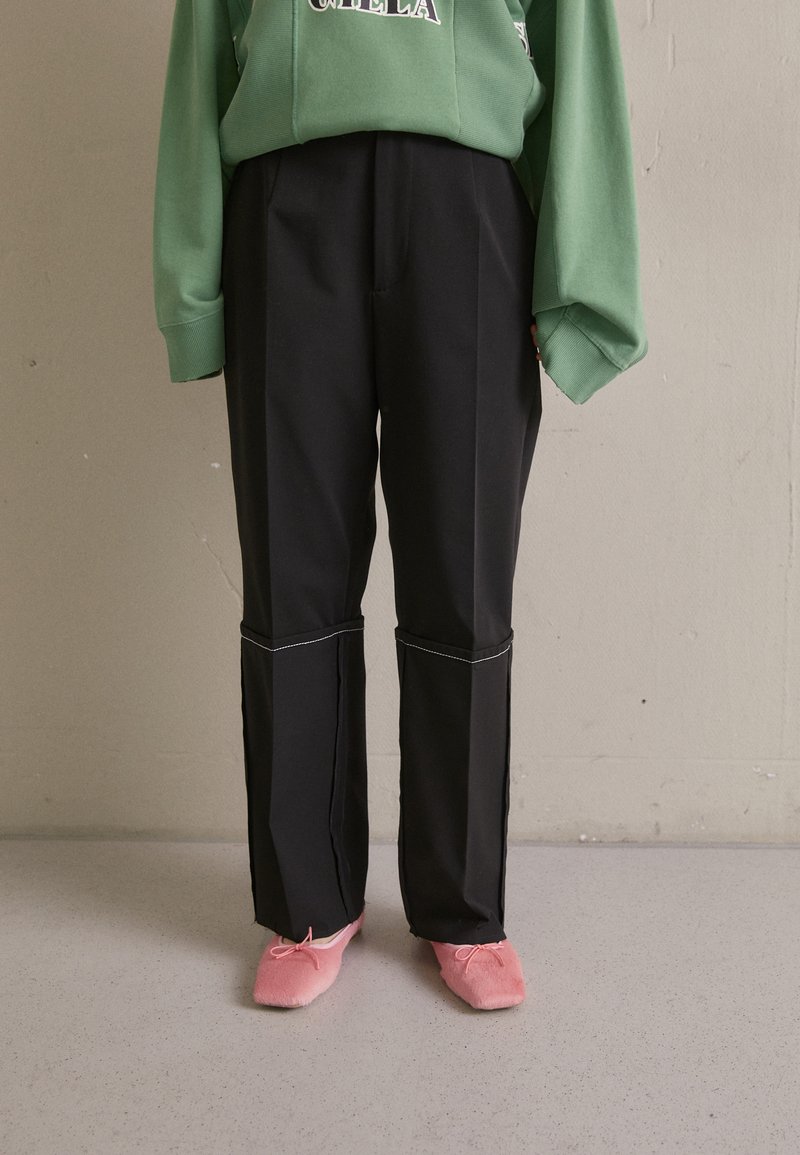 MM6 MAISON MARGIELA - Man - Black - Pants