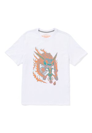 Camiseta de algodón blanca con un gráfico detallado de un dragón en naranja y turquesa, con llamas que rodean el diseño.