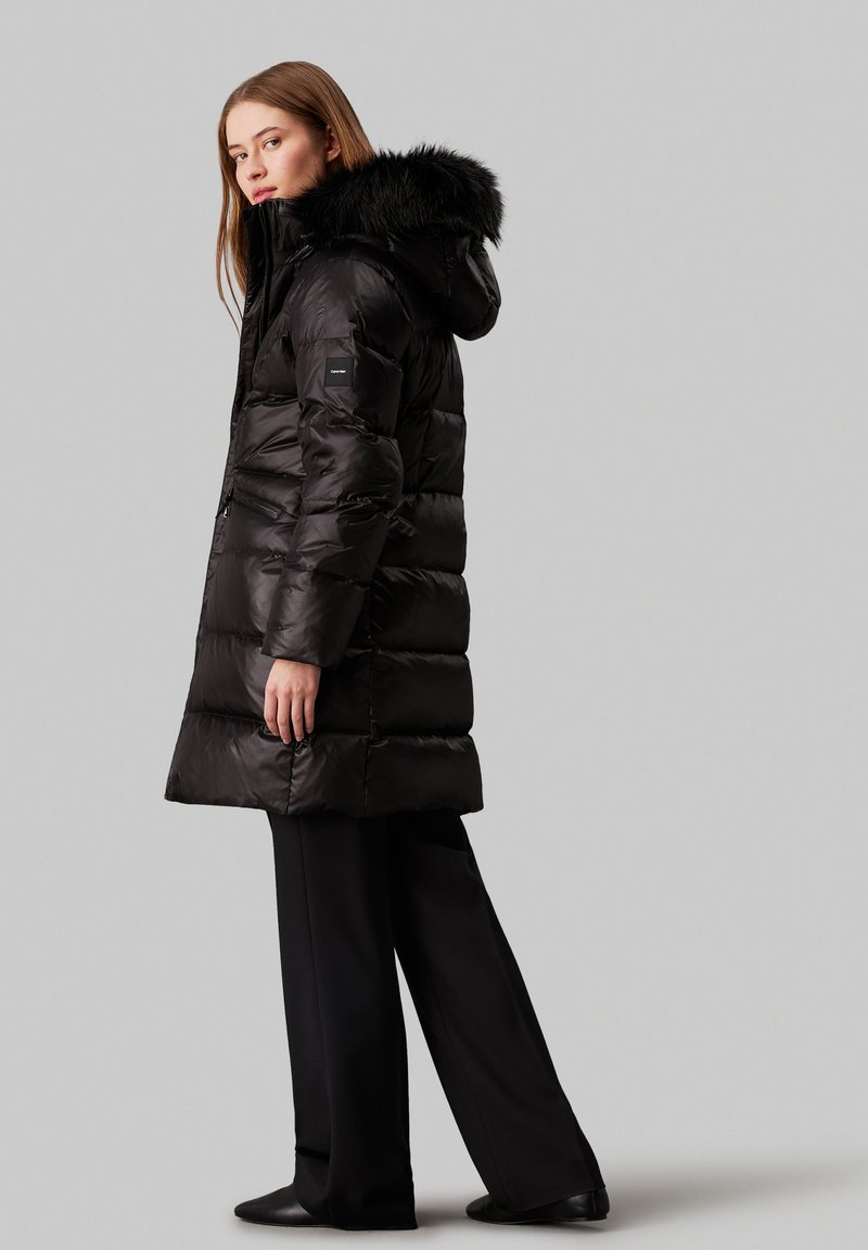 Calvin Klein PADDED REAL DOWN COAT Kabát z prachového peří
