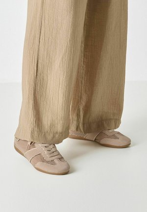 Sportlicher Schnürer - beige