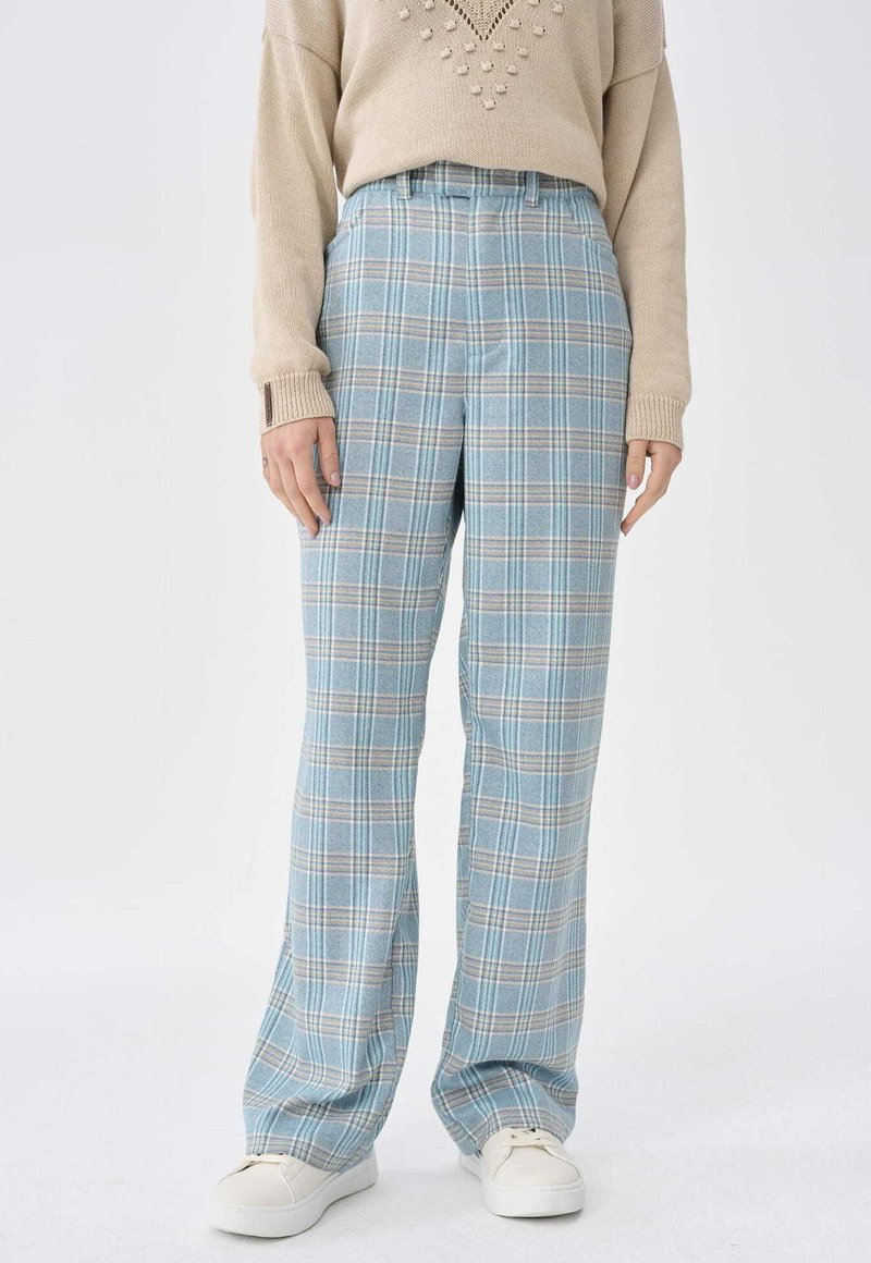 Lichtblauwe geruite broek met wijde pijpen, gemaakt van zachte stof. Kenmerkt zich door grijze en beige vierkanten, met een hoge taille en ceintuurlussen.