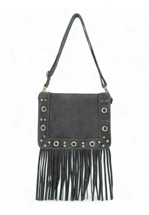 Sac à bandoulière en daim gris foncé avec des œillets dorés et de longs détails à franges suspendus au bord inférieur.
