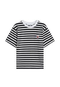 Czarny i biały t-shirt w paski z okrągłym dekoltem i krótkimi rękawami. Posiada małe wyszywane logo płonącego serca na klatce piersiowej.