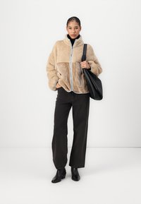 UGG MARLENE JACKET - Giacca invernale - sandstone/ice jam