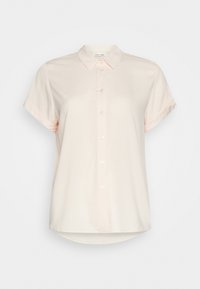 Chemise beige clair à manches courtes avec une patte de boutonnage devant, un col et un bas légèrement arrondi. Tissu lisse avec une subtile brillance.
