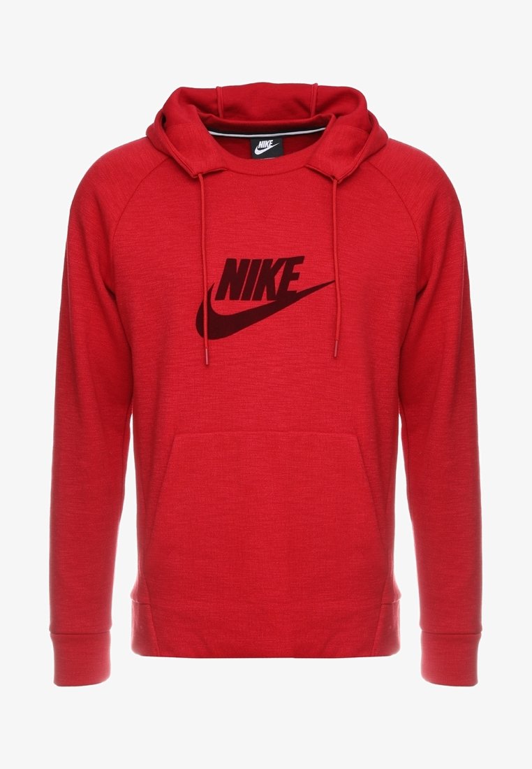 Červená mikina Nike s kapucí, přední kapsou a černým logem Nike umístěným na hrudi.