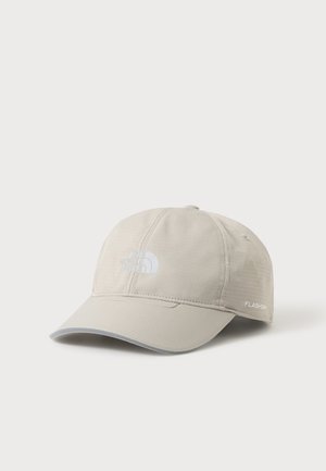 Casquette de baseball beige North Face avec visière courbée, panneaux cousus et texte ""FLASHDRY"" sur le côté.