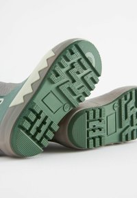 Next PANDA HANDLE - Bottes en caoutchouc - neutral d crocodile