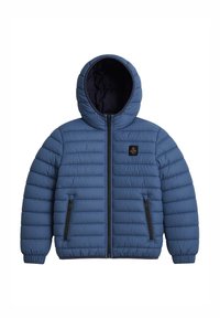 Giacca a vento blu con cappuccio, dotata di chiusura con zip, due tasche frontali con zip e texture trapuntata. Accentuata da una patch con logo sul petto.