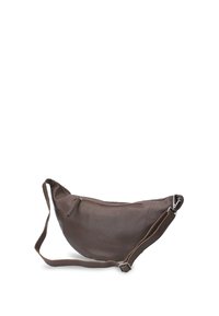 Hnědá kožená crossbody taška s křivkovým tvarem, nastavitelným popruhem a přední kapsou na zip. Hladká textura s minimalistickým designem.