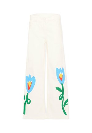 Pantaloni off-white a gamba larga con grandi decorazioni di tulipani blu e rossi su ogni gamba vicino al fondo.