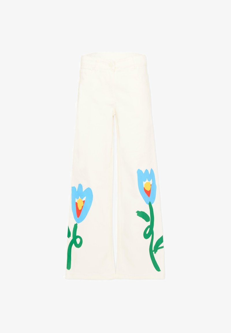 Off-white wijde broekspijpen met grote blauwe en rode tulp bloemontwerpen op elke pijp nabij de onderkant.