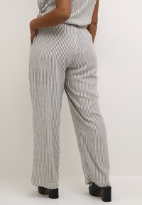 Kaffe Curve KCMILLE - Kalhoty - chalk black stripe