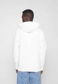 Tommy Jeans CAMO NEW HOODIE - Sudadera - white