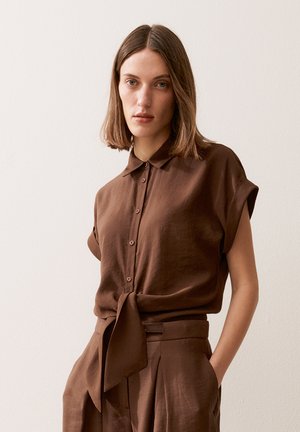 More & More, MORE & MORE STYLISHE HEMDBLUSE MIT KNOT-DETAIL - Button-down blouse - chocolate