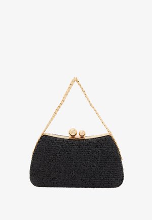 Schwarze geflochtene Clutch-Tasche mit einer geschwungenen Form, goldfarbenem Verschluss und einem geflochtenen Kettenriemen. Texturierte Außenseite mit einer strukturierten Silhouette.