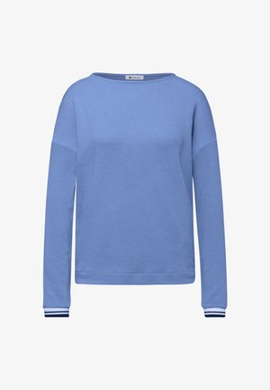 Vaaleansininen pitkähihainen neulepusero, jossa on ribbikuosi ja valkoiset sekä tummansiniset raidalliset hihansuut, pyöreä kaula-aukko.