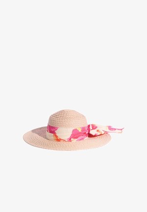 Beežist punutud päikesehatt laiade äärtega ja roosa lillmustrilise kangasnauhaga, mis on ümber krooni vilditud lipsuks seotud.