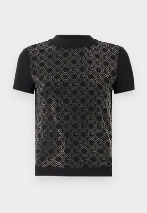 T-shirt noir à manches courtes présentant un motif en diamant texturé avec des accents argentés sur le devant, et un dos et un col noirs unis.