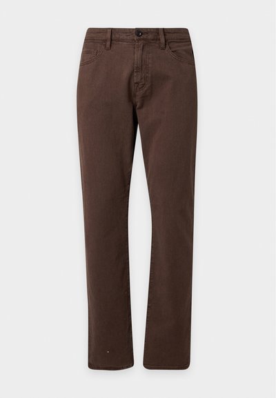 Pantalon marron droit pour homme avec poches avant, passants de ceinture, fermeture par bouton et détails de coutures apparents.