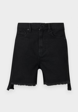 Μαύρα τζιν σορτς με ξεφτισμένα τελειώματα, μπροστινές τσέπες, θηλιές για ζώνη, κούμπωμα με κουμπί και πλαϊνές σκισμές σε ανοιχτό φόντο.