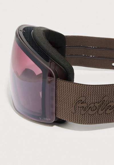 Smučarska očala z rjavim gumijastim okvirjem, rožnato zrcalno lečo, mehko penasto oblogo in teksturiranim rjavim trakom z logotipom.