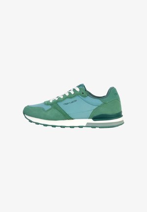 Groene en blauwe sneaker met een mix van suede en gladde materialen, vetersluiting, ronde neus en een gevoerde zool met grip.