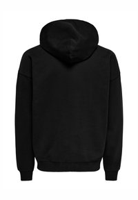 Schwarzer Hoodie mit großer Kapuze, gerippten Bündchen und Saum. Der Stoff hat eine weiche Textur und ist für eine lockere Passform mit überschnittenen Schultern gestaltet.