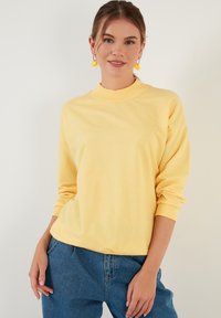 LELA HIGH COLLAR  - Sportska majica - yellow