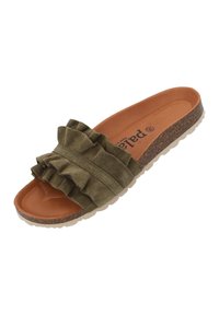 Olijfgrijze suède slide sandalen met een gestructureerde, gerimpelde band, een bruine gewatteerde binnenzool en een lichte rubberen zool.