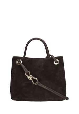 Bruine suède totebag met een gestructureerde vorm, dubbele handvatten aan de bovenkant en een afneembare schouderriem met een decoratieve metalen accenten.