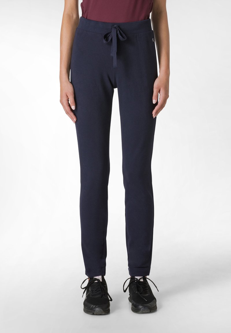 Marina joggers med elastisk midja, dragsko och tapered ben. Tillverkade av mjukt tyg, med sidofickor och minimal detaljer.