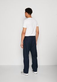 Esprit STRAIGHT PLEAT - Auduma bikses - navy
