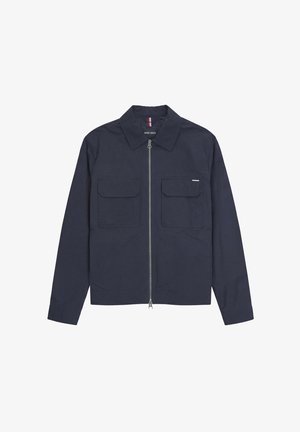 Jakna tamnoplave boje s patentnim zatvaračem, dva prednja džepa s klapnama, klasičnog ovratnika i dugih rukava.