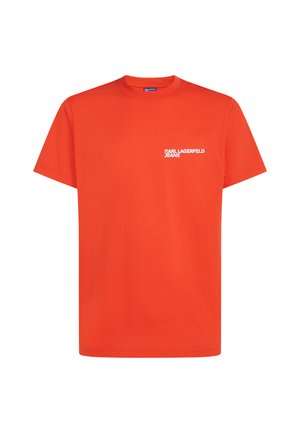 Oranžové bavlnené tričko s krátkymi rukávmi a okrúhlym výstrihom. Na ľavej strane na hrudi je biely nápis "KARL LAGERFELD JEANS".