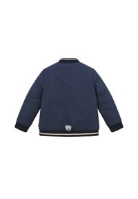 Marineblaues Bomberjackett mit gerippten Bündchen und Kragen. Weiche Textur, mit einem Bären-Patch auf der Rückseite nahe dem Saum. Klassisches Design.