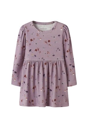 Abito lungo a maniche per bambini, di colore viola, con vita arricciata e un motivo floreale e fungo sparso in tonalità tenui.