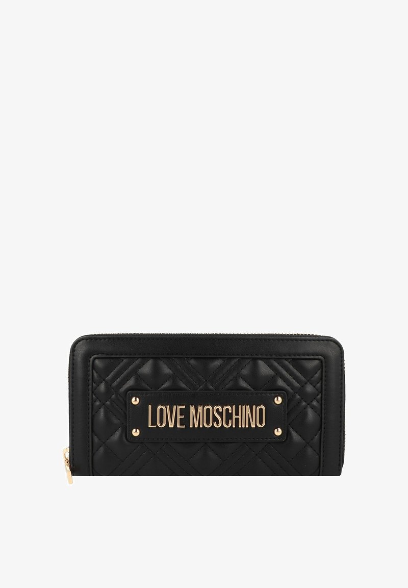 Portafoglio quilted nero in pelle, caratterizzato da una placca dorata con il testo "LOVE MOSCHINO" e una chiusura con zip. Accentato da borchie metalliche.