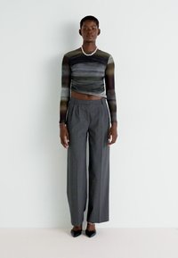 Vero Moda VMMADJA WIDE PANT - Hlače - dark grey melange