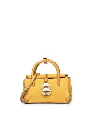 Borsa a mano in pelle gialla con manici arrotondati, tracolla regolabile e chiusura a scatto color argento sul davanti con il nome del marchio ZANELLATO.