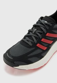 adidas Originals ADIZERO ARUKU UNISEX - Treniņu apavi - core black/grey six/bright red