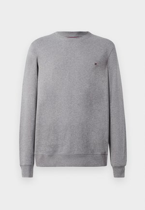Sweatshirt en polaire gris avec manches longues, col rond, poignets et ourlet côtelés, présentant un petit logo sur la poitrine gauche.