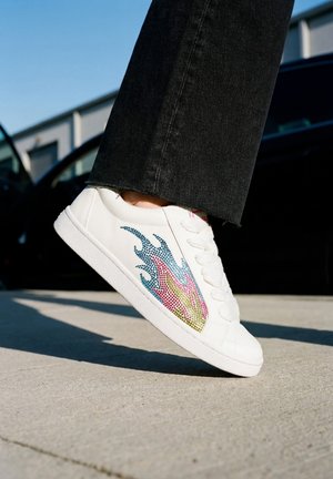 Buffalo, LIBERTY GLAM - Zapatillas - white blue pink