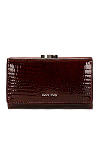 Dieprode croc-embossed portemonnee met glanzende afwerking, zilveren hardware sluiting en contrasterende stiksels. Kenmerkt de merknaam "wojas" aan de voorkant.