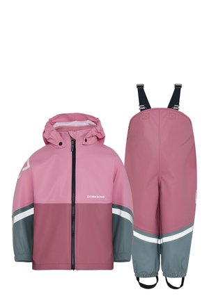 Kinder-Regenanzug zweiteilig in Pink und Grau, bestehend aus einer Kapuzenjacke mit Reißverschluss und wasserdichten Latzhosen mit verstellbaren Schultergurten.