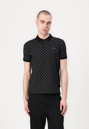 Svart polo skjorte med geometrisk mønster i sølvtoner, korte ermer og krage i klassisk stil. Brodert logo på brystet.